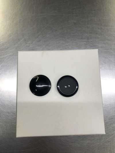 RC25 [Outlet] Botão de poliéster de 2 furos para casacos