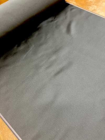 104 Fabricado no Japão Seda genuína, trama de cetim, seda pura, tecido para revel de cetim de um lado, preto