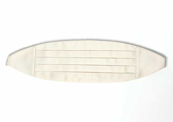 CM-203 Faixa para smoking com vista em seda premium, branco quebrado