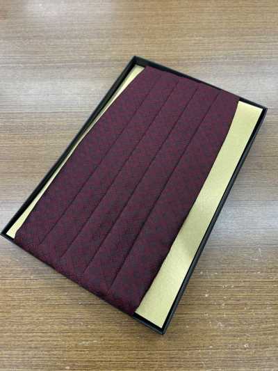 CM-962 Faixa abdominal em material de seda, padrão tecido vinho