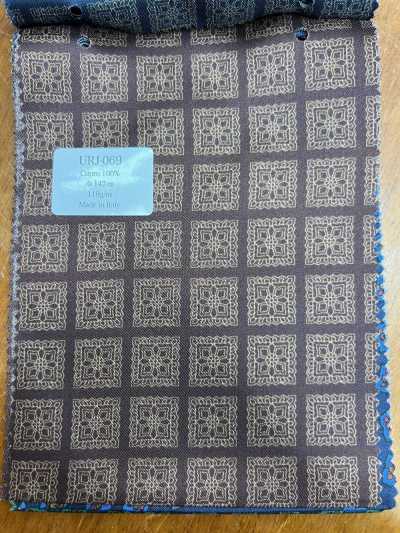 URJ-069 Forro estampado 100% Cupro, fabricado na Itália, base vinho, estampa bege