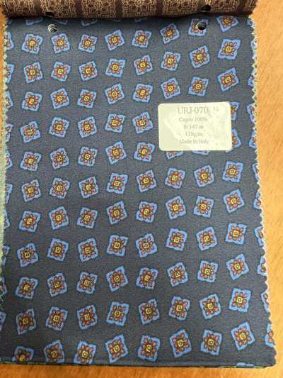 URJ-070 Feito na Itália, forro estampado 100% cupro, padrão floral pequeno azul