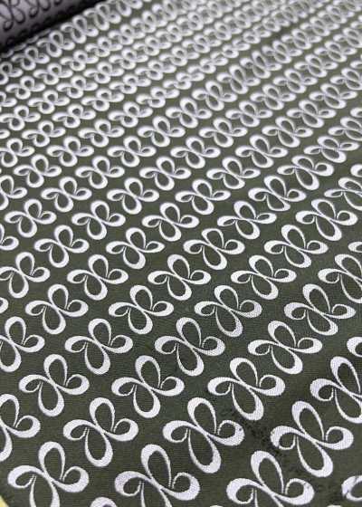 AI-3 Jacquard de seda, estampa de pétalas rosa, preto 【Outlet】
