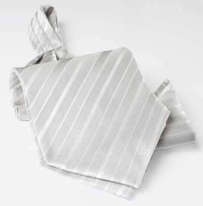 AS-943 Gravata ascot de seda, listrada cinza, fabricada no Japão