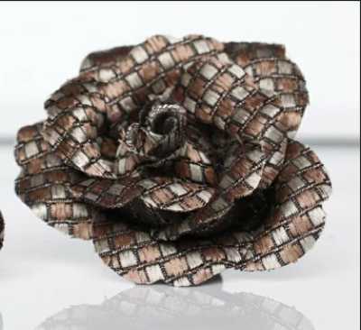 BTA-992 Feito no Japão Boutonniere em jacquard de seda padrão Kanoko marrom