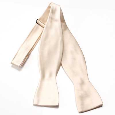 MT-203 Gravata borboleta amarrada à mão, feita com luxuoso tecido de seda habutae, branco off-white