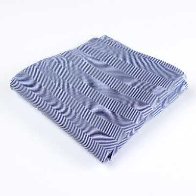 RCF-8007-06 Lenço de bolso em azul-marinho com padrão espinha de peixe, feito com tecido britânico Ringhart
