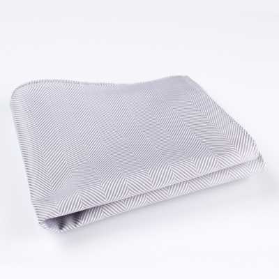 RCF-8007-24 Lenço de bolso em padrão espinha de peixe cinza, usando tecido Ringhart fabricado na Inglaterra